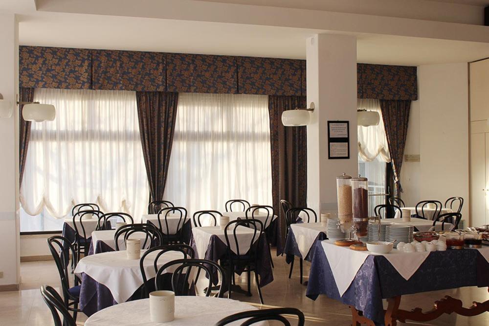 Hotel Grand Meeting Rimini Exterior foto