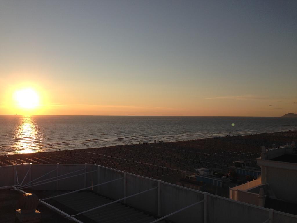 Hotel Grand Meeting Rimini Exterior foto