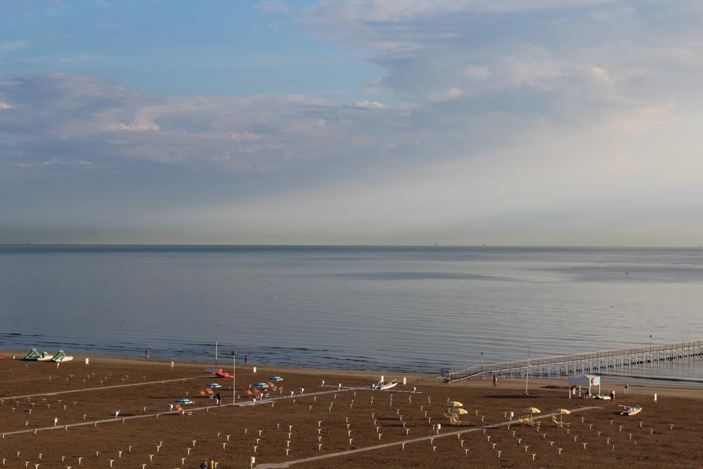 Hotel Grand Meeting Rimini Exterior foto