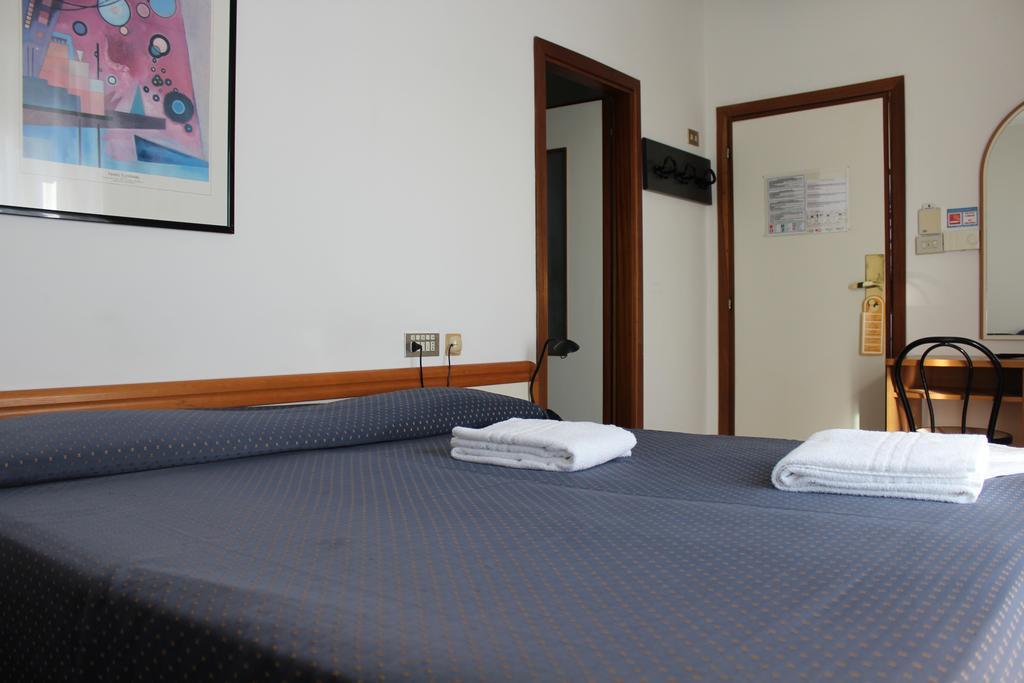 Hotel Grand Meeting Rimini Exterior foto