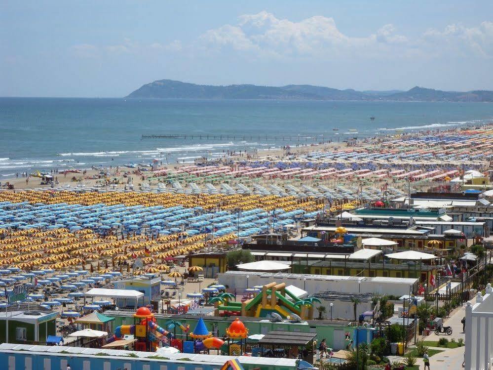 Hotel Grand Meeting Rimini Exterior foto